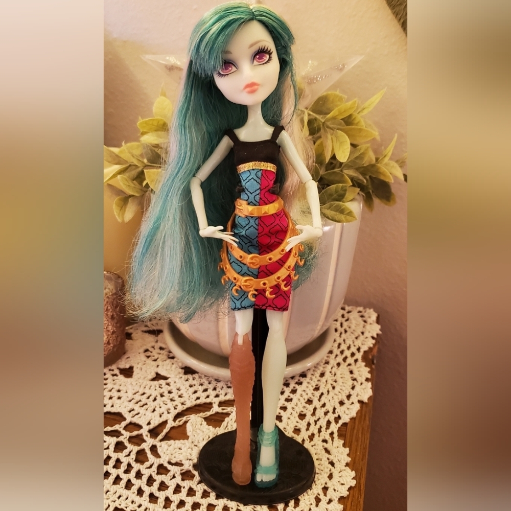 MONSTER HIGH DOLL - Picture 3 of 4